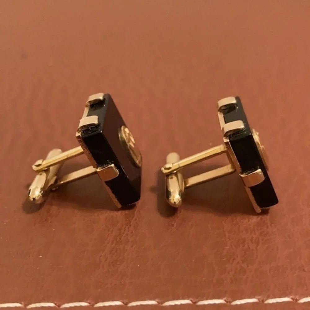 Vintage men’s Swank black square and gold tone regal looking cuff links